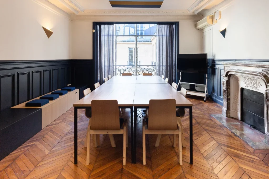 Grande table en bois — création Flarr